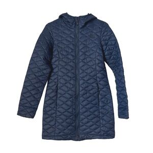 The North Face Women’s Long ThermoBall Eco Parka in Navy color